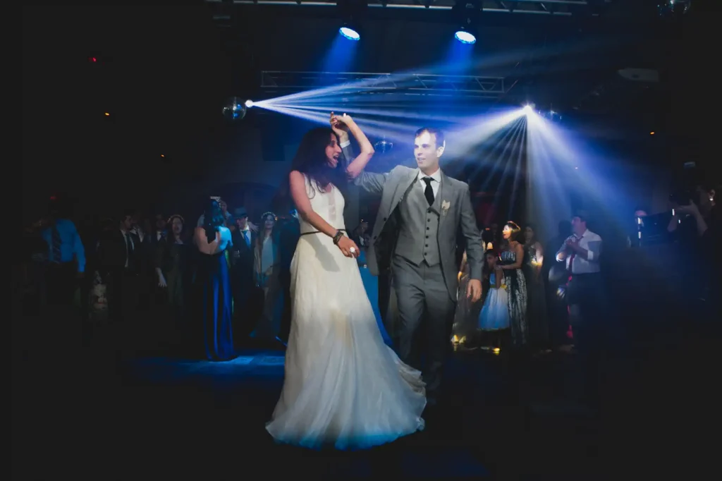 Svadbeni salon ukrašen za vjenčanje u prirodi u Etno kompleksu Brkić